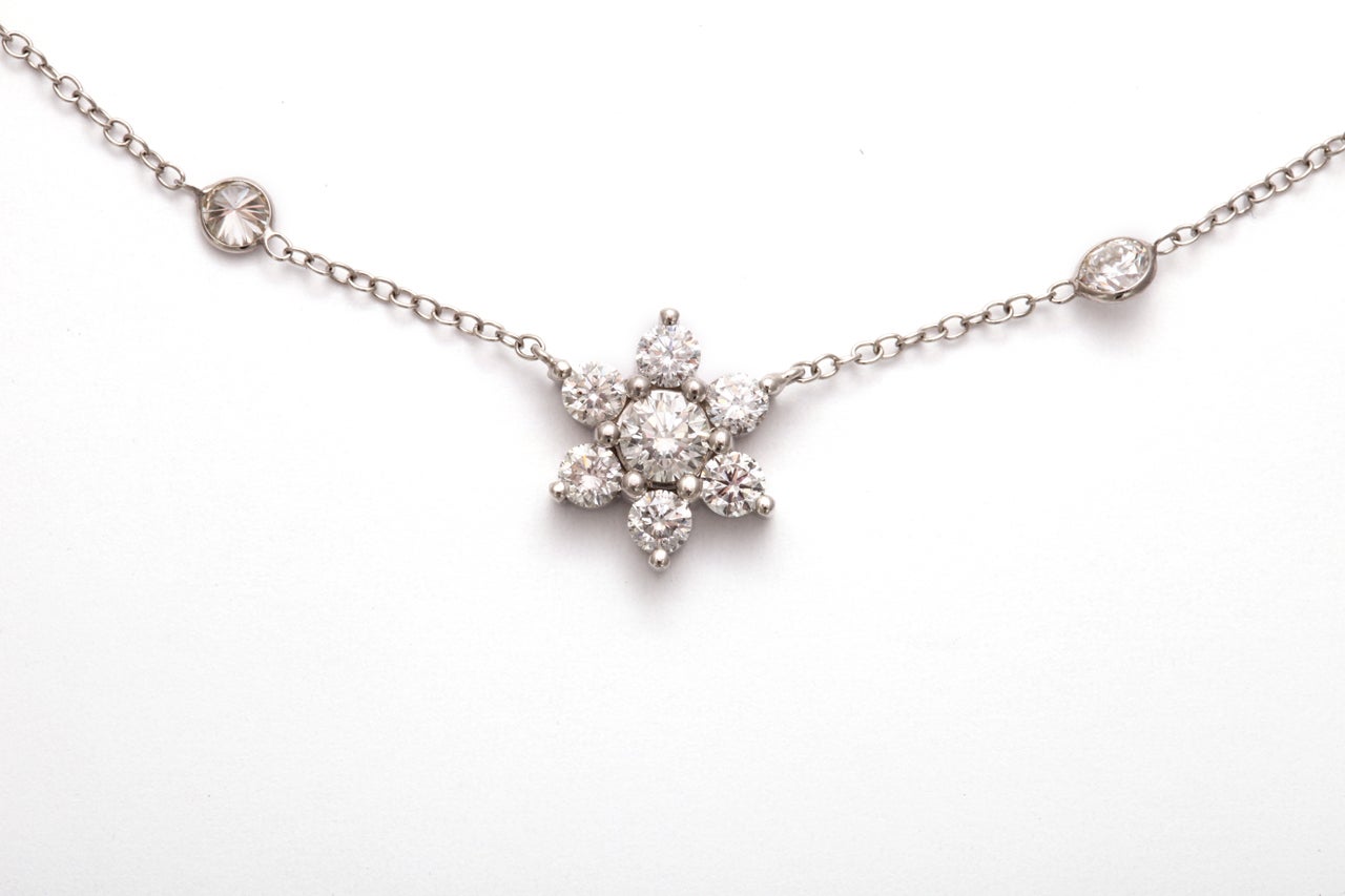 Women's Gorgeous Diamond Flower Cluster Necklace For Sale