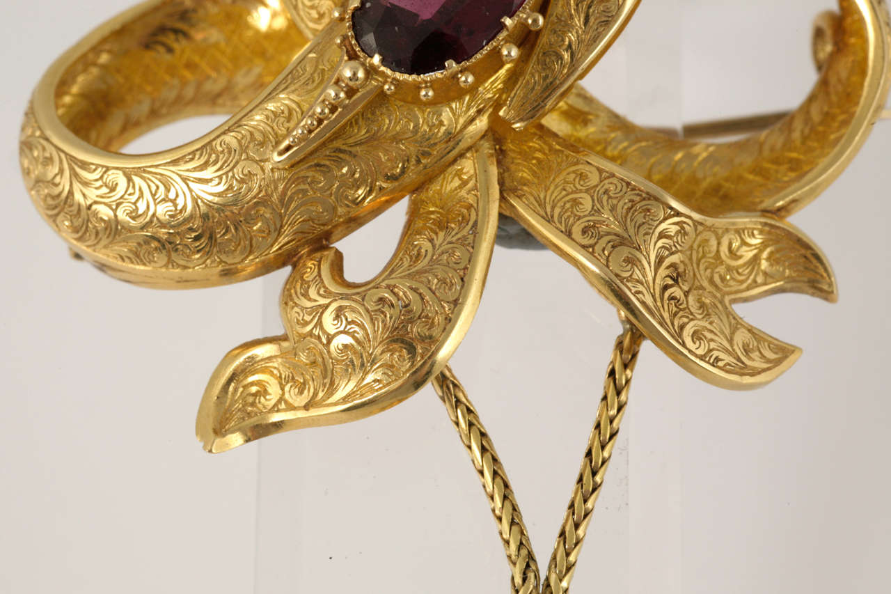 Women's Victorian Garnet Gold Brooch Pendant For Sale