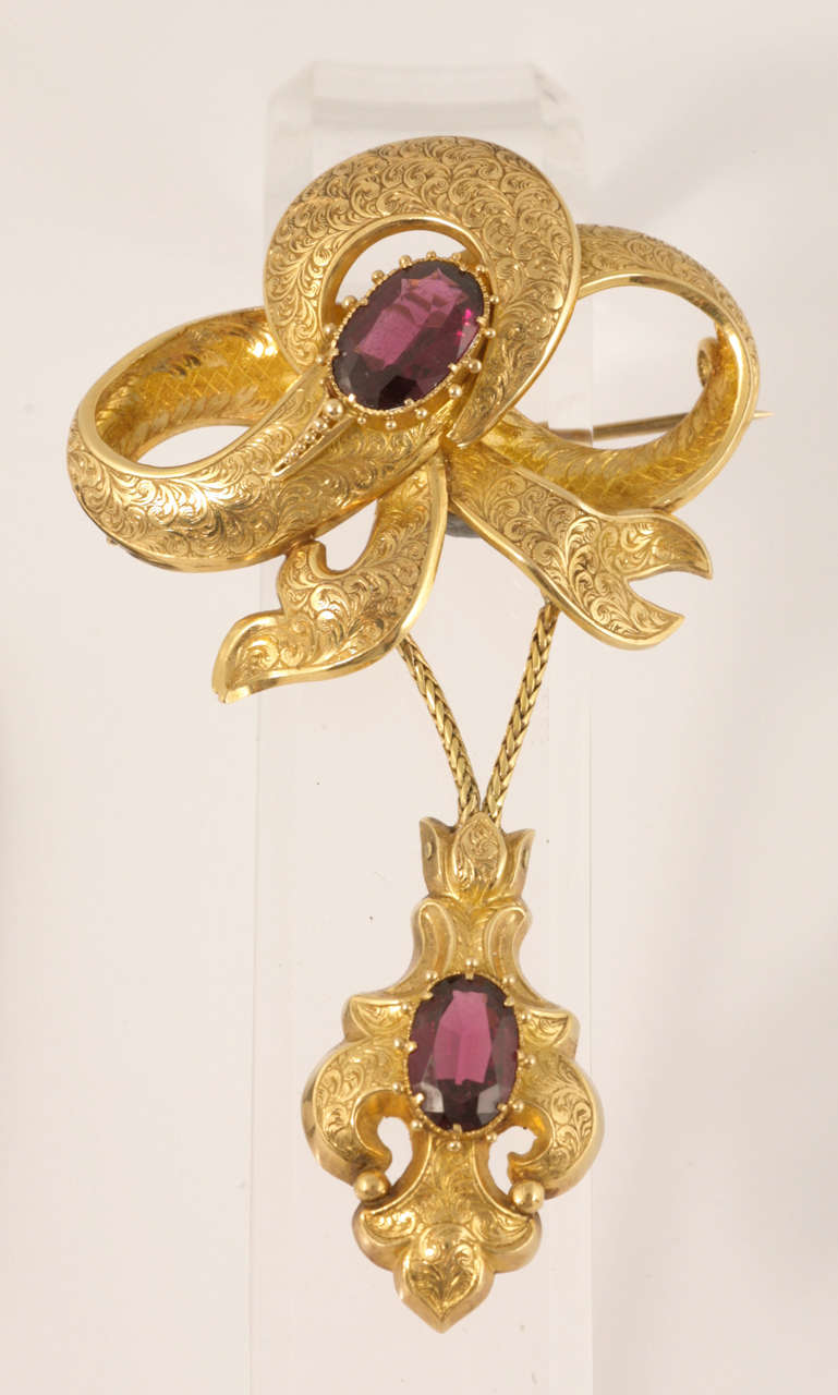 15ct Gold brooch with Amandine Garnets with detachable pendant in original fitted case