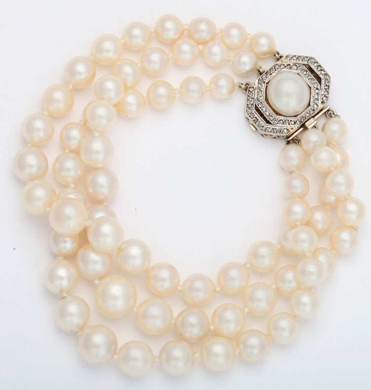 beautiful triple strand cultured pearl bracelet consisting of 7
70 high quality and high luster pearls ranging in size of 4mm to 7mm with gorgeous pearl and rose diamond clasp which may be worn in the front
