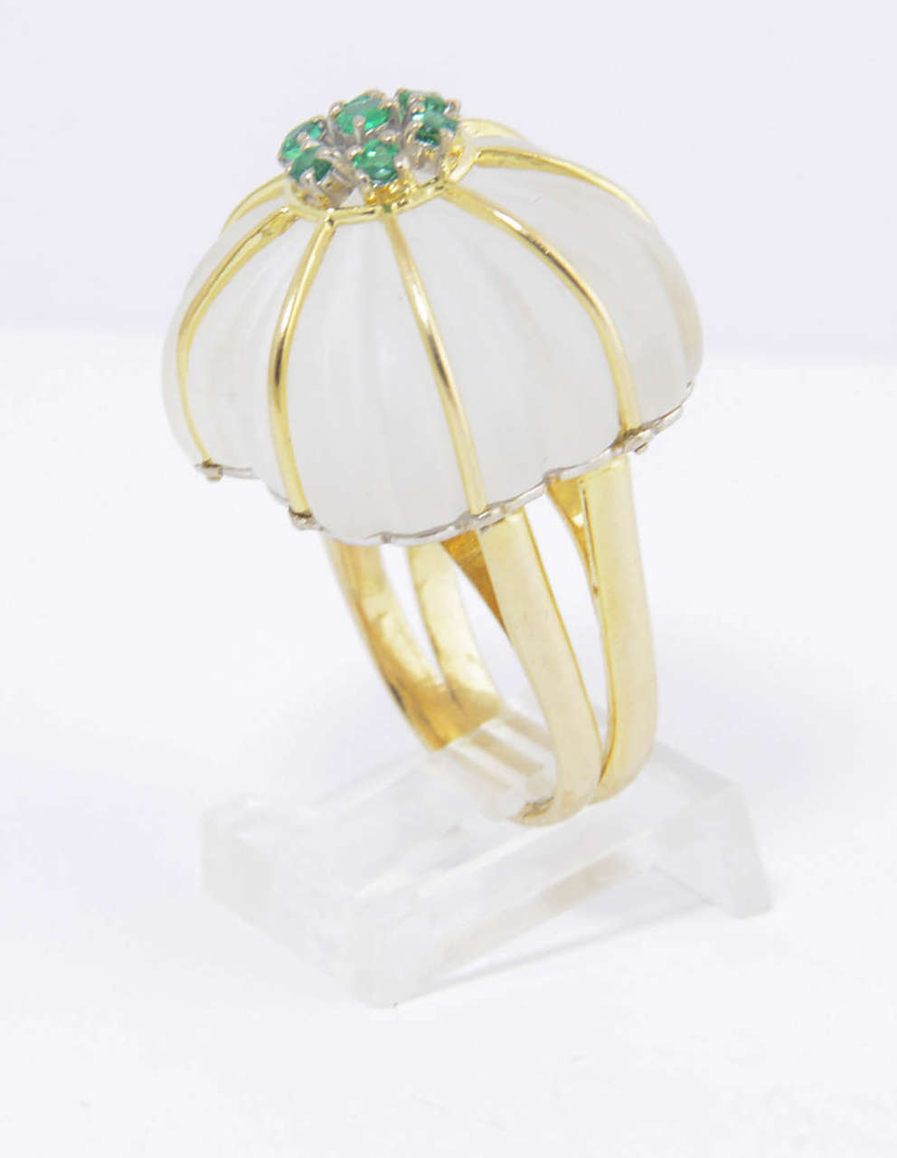 1970s Carved Rock Crystal Emerald Gold Ring In Excellent Condition In Miami Beach, FL