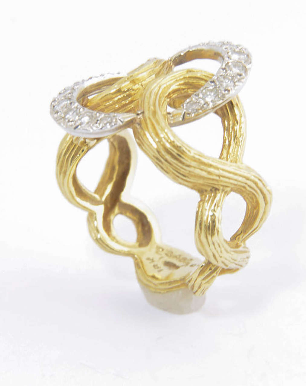 Diamond Textured Gold Swirl Ring In Excellent Condition In Miami Beach, FL