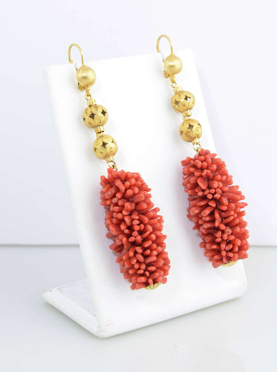 20th Century Long Coral Gold Ball Dangling Earrings In Excellent Condition For Sale In Miami Beach, FL