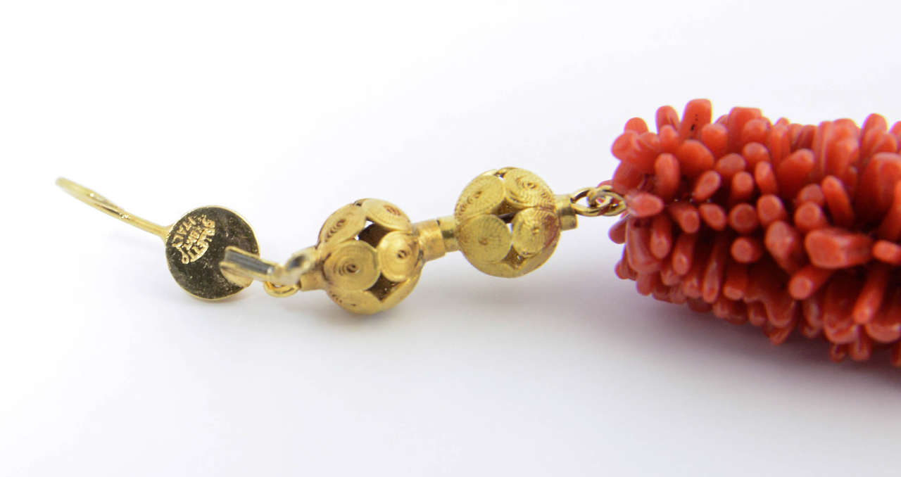 20th Century Long Coral Gold Ball Dangling Earrings For Sale 1