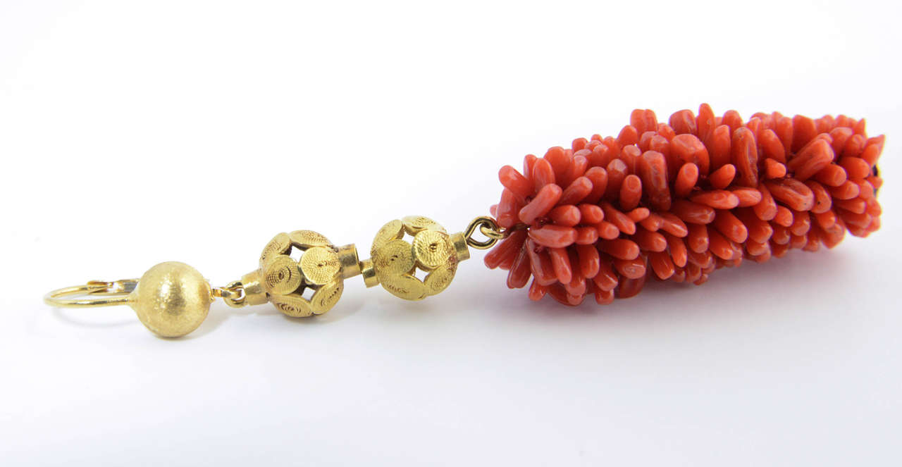 20th Century Long Coral Gold Ball Dangling Earrings For Sale 2