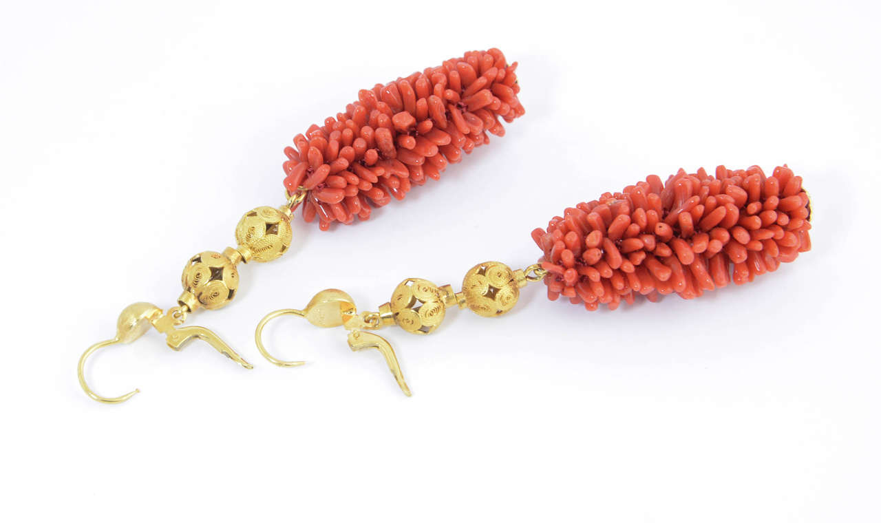 20th Century Long Coral Gold Ball Dangling Earrings For Sale 4