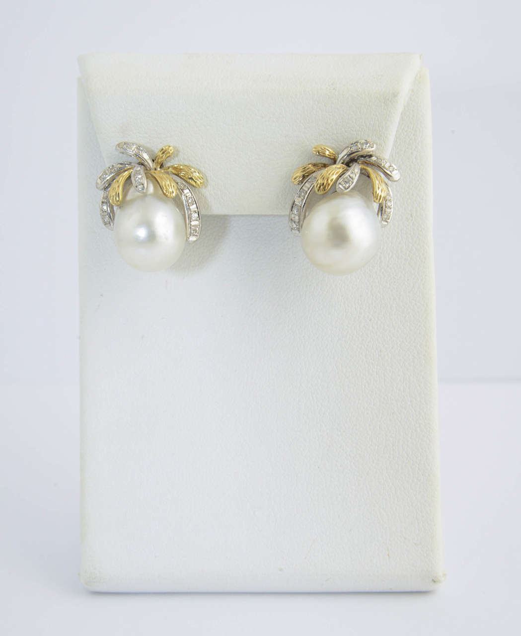 Women's South Sea Baroque Pearl Diamond Gold Brooch and Earrings