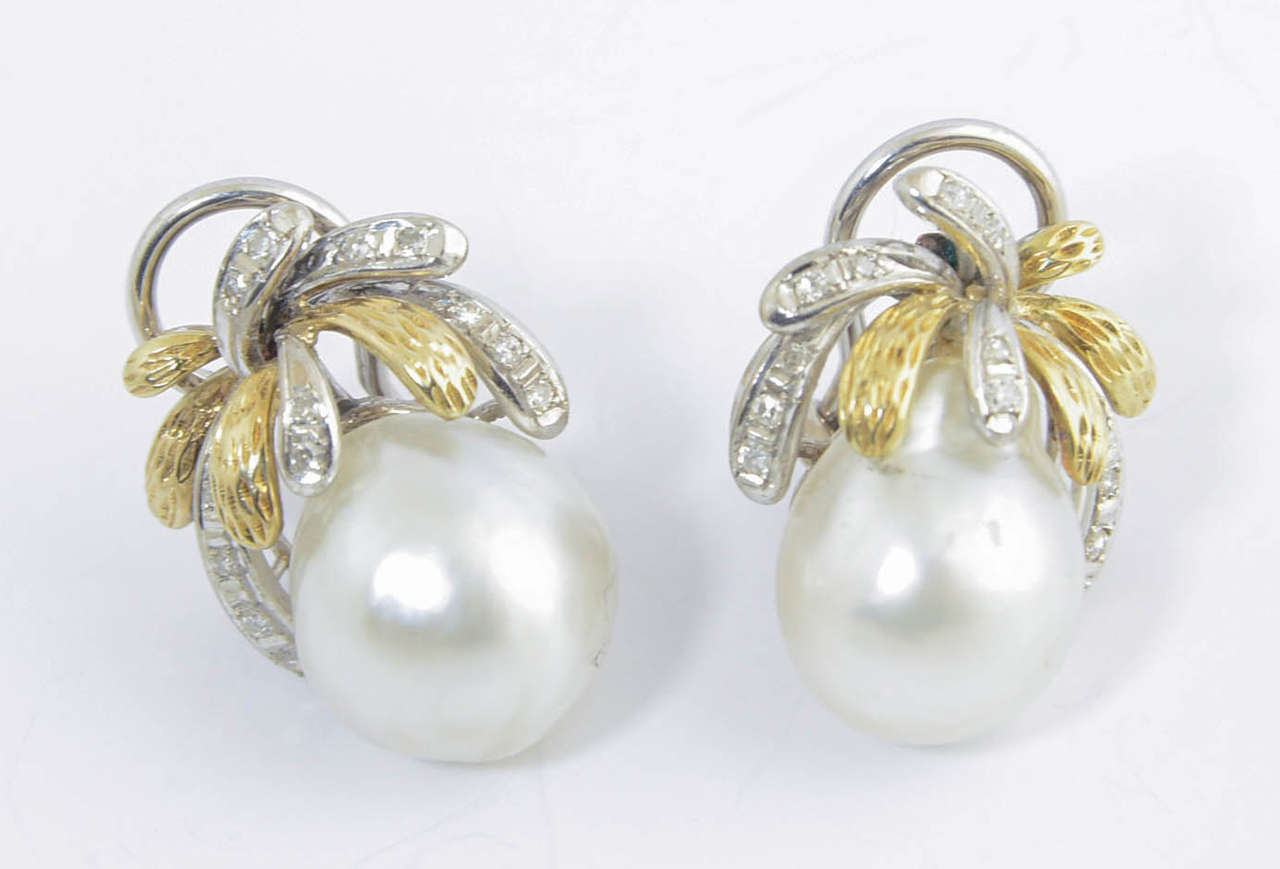 South Sea Baroque Pearl Diamond Gold Brooch and Earrings 4