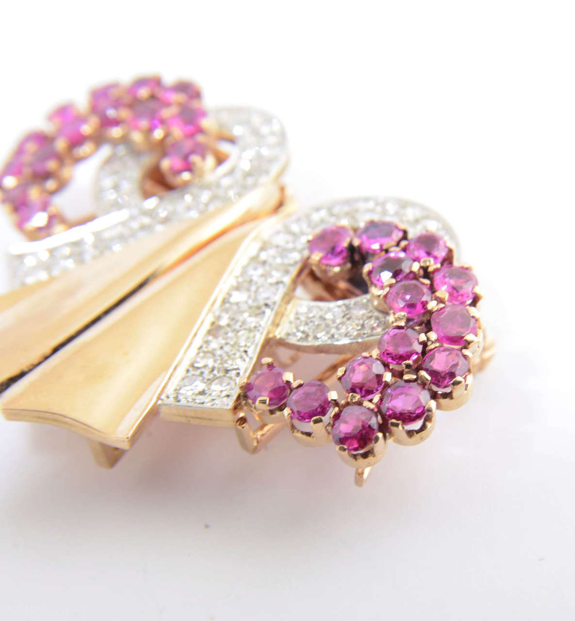 Round Cut Retro Ruby and Diamond Rose Gold Ribbon Double Clips Brooch For Sale