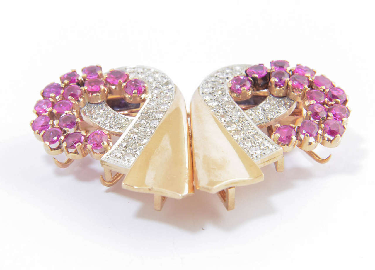Retro Ruby and Diamond Rose Gold Ribbon Double Clips Brooch In Excellent Condition For Sale In Miami Beach, FL