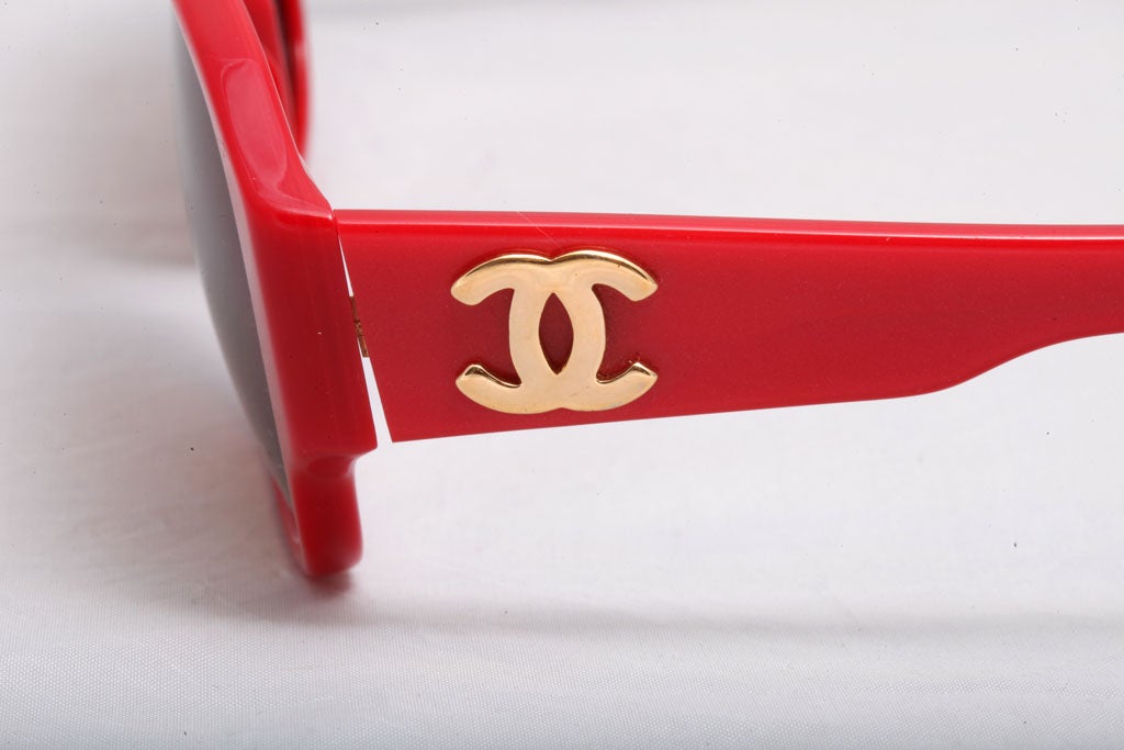 RARE CHANEL RED SUNGLASSES WITH GOLD CC 1