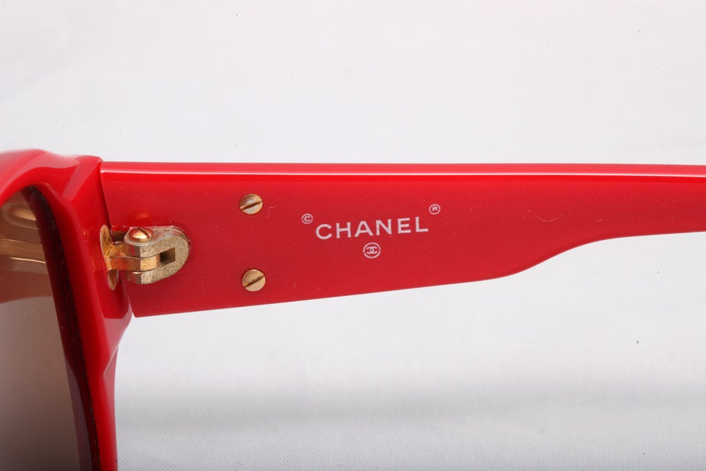 RARE CHANEL RED SUNGLASSES WITH GOLD CC 2