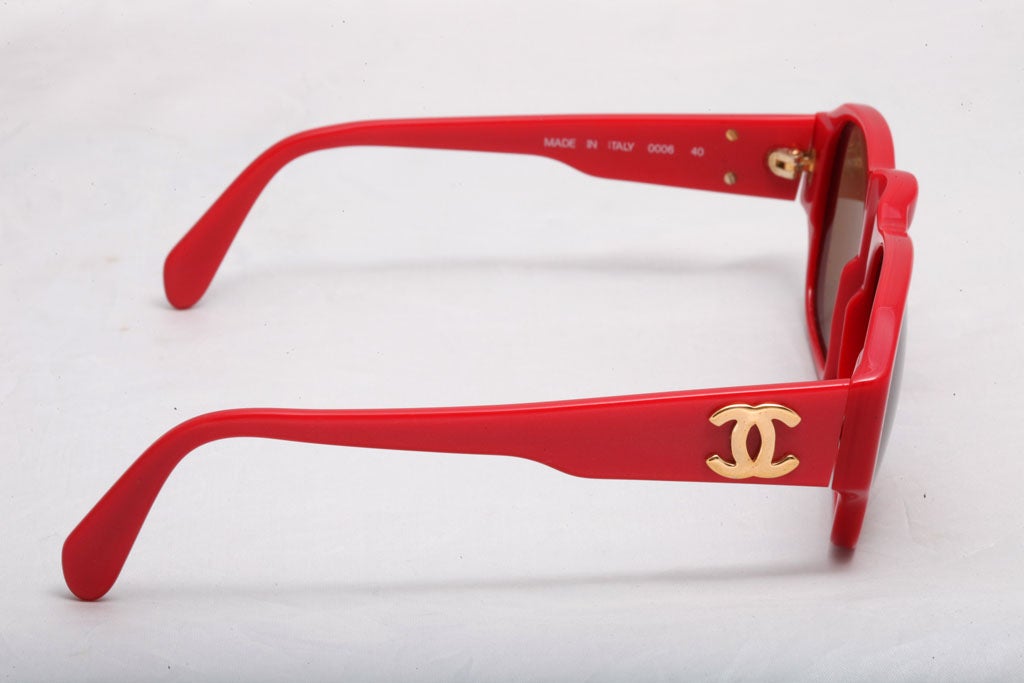 RARE CHANEL RED SUNGLASSES WITH GOLD CC 4