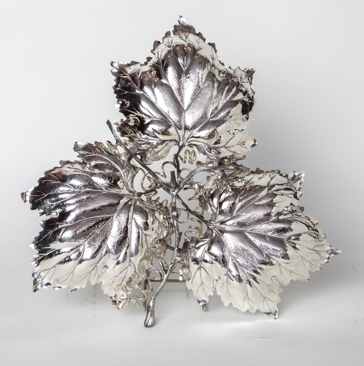 The centerpiece is a triptic of wine leaves in sterling silver 
Exquisite example of italian workmanship