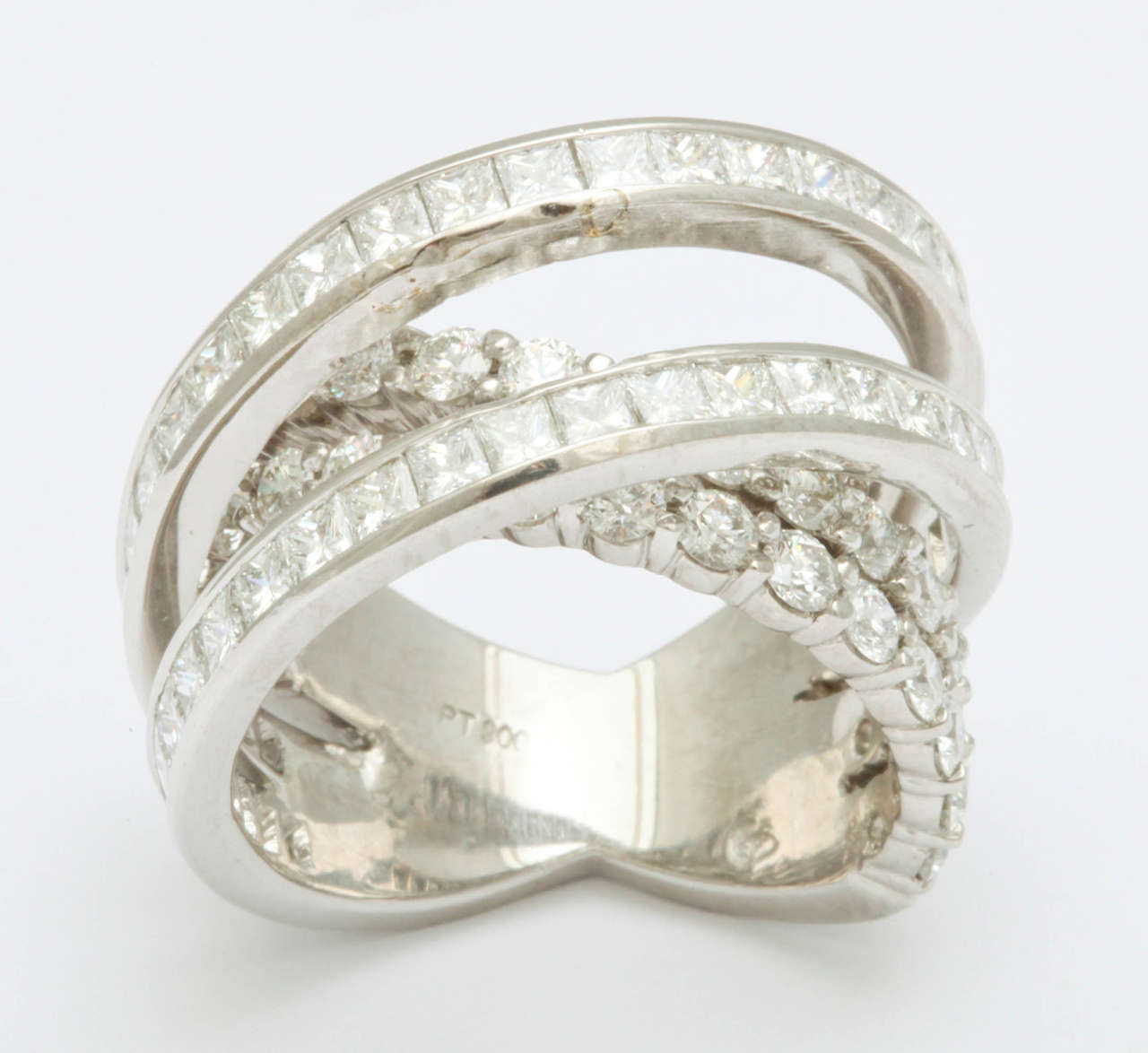 Dramatic Diamond Ring In Excellent Condition For Sale In New York, NY