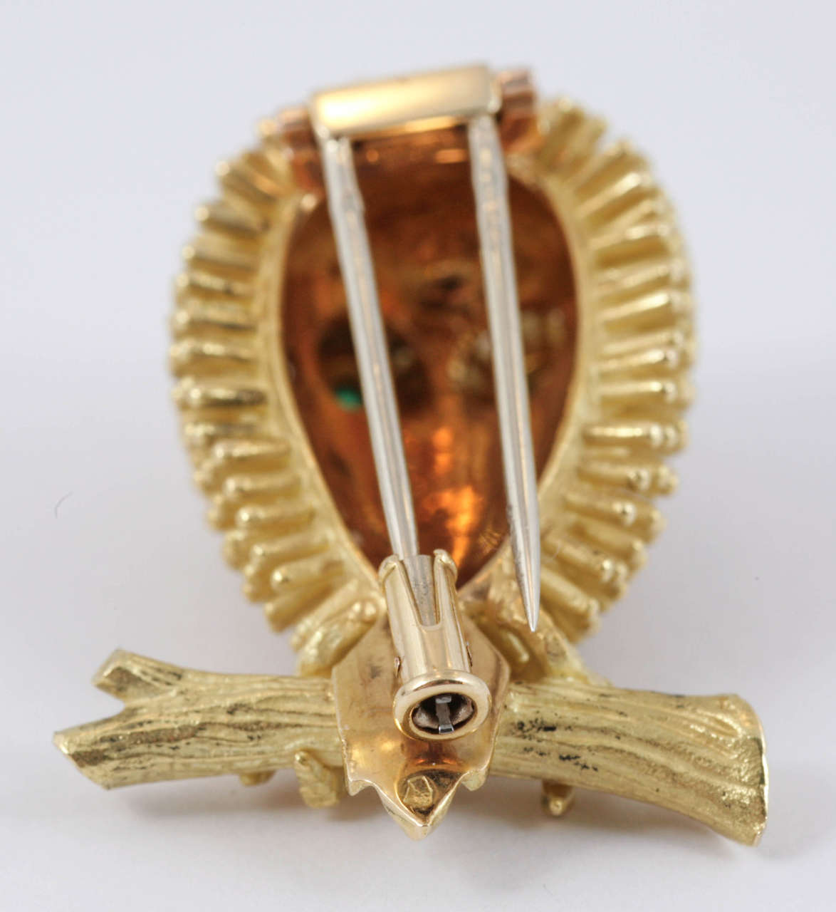Gold Owl Clip with Emerald Eyes For Sale 2