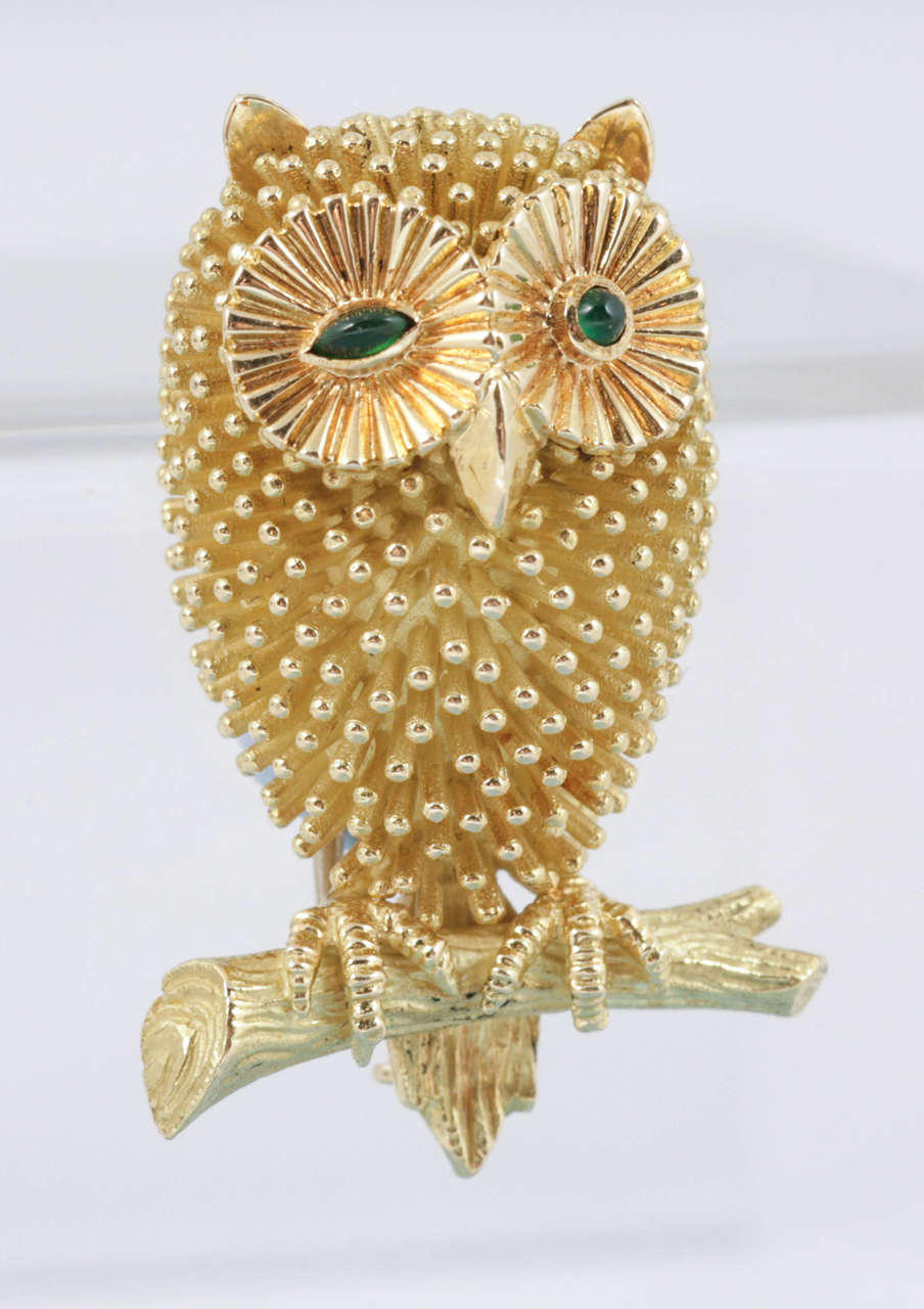 Gold Owl Clip with Emerald Eyes For Sale 3