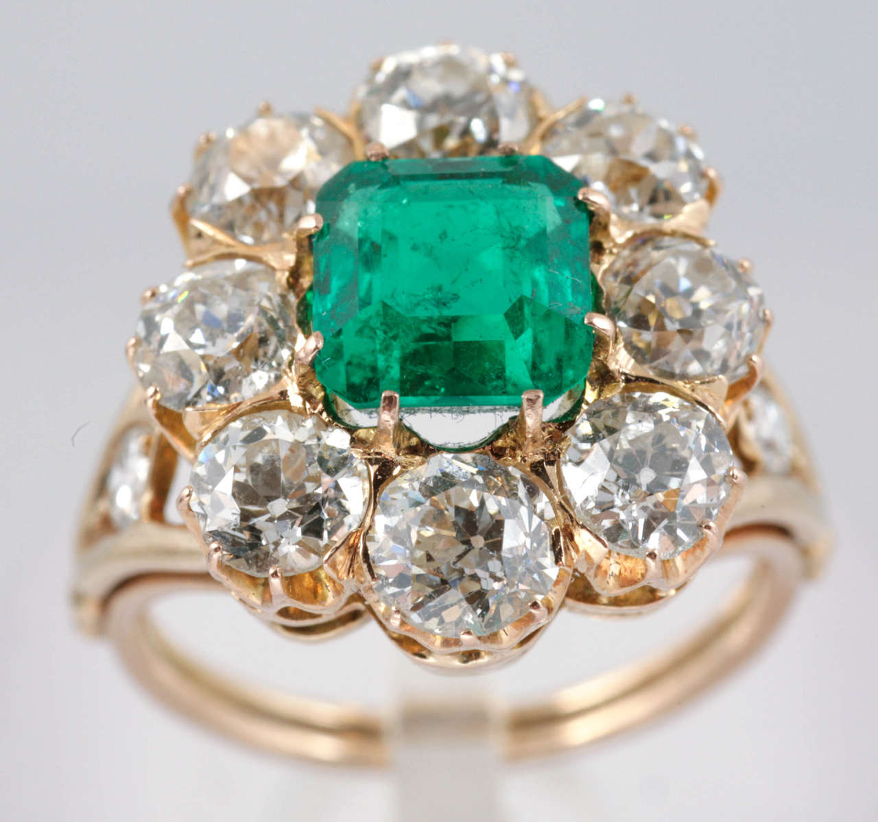 Women's Late Victorian Emerald and Diamond cluster ring For Sale