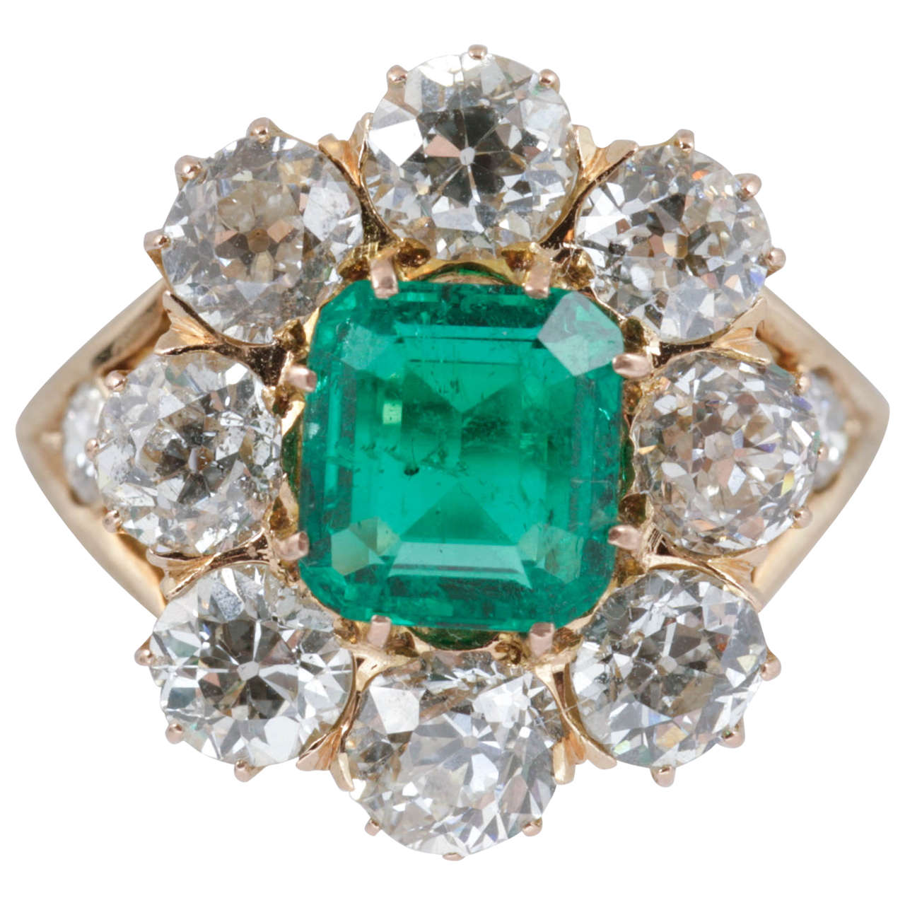 Late Victorian Emerald and Diamond cluster ring For Sale