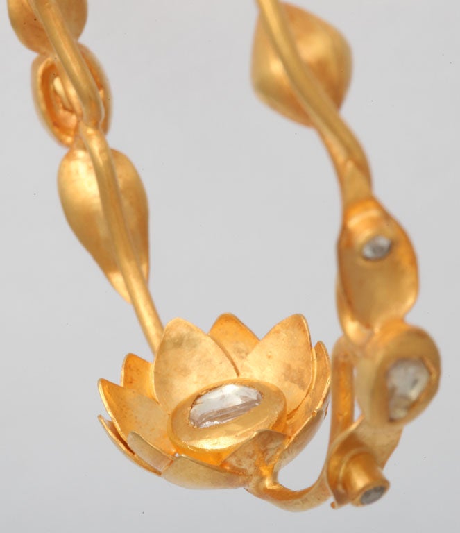 Gold Lotus Flower Hoops In Excellent Condition In Fifth Avenue, NY