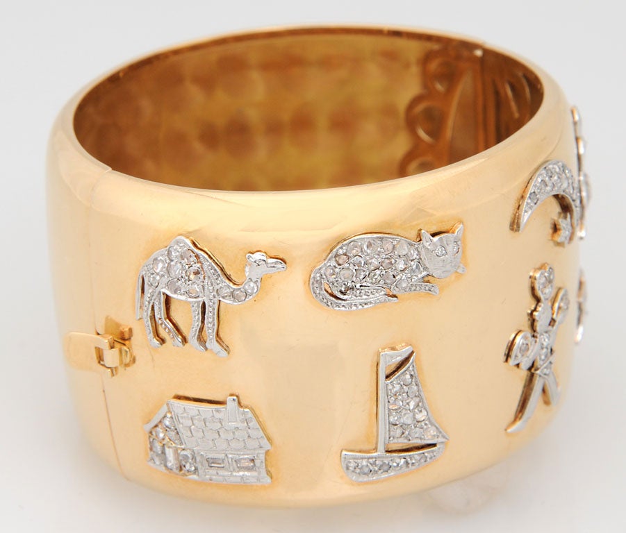 Retro Art Deco Diamant Platin Charms Gold Armreif (Art déco) im Angebot