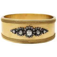 An attractive golden closed forever bracelet set with rose cut diamonds