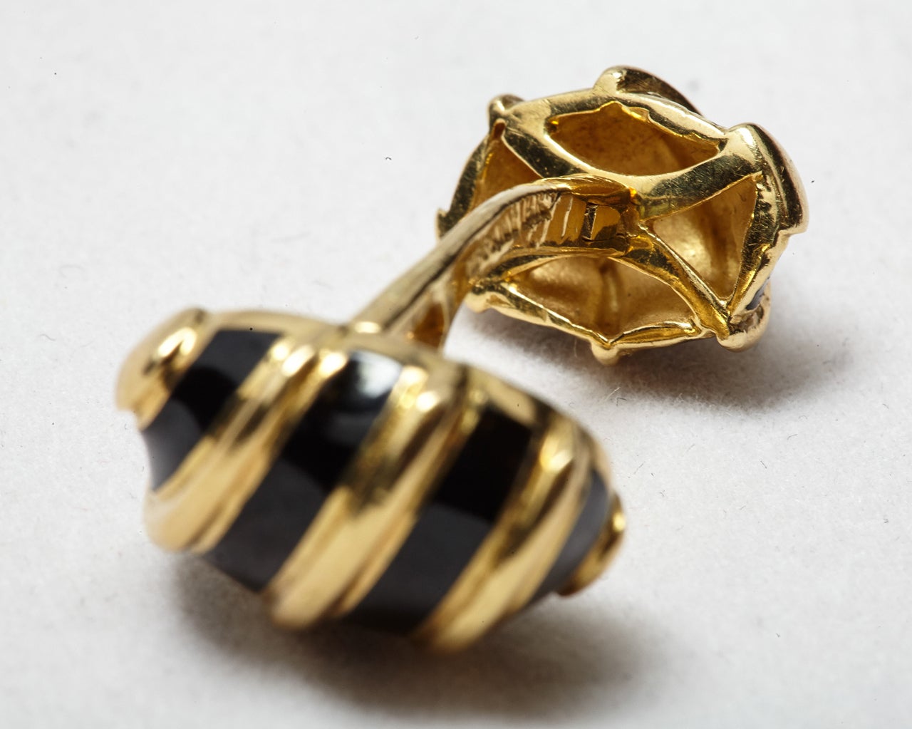 A pair of enamel cufflinks by Jean Schlumberger for Tiffany & Co. For Sale 2