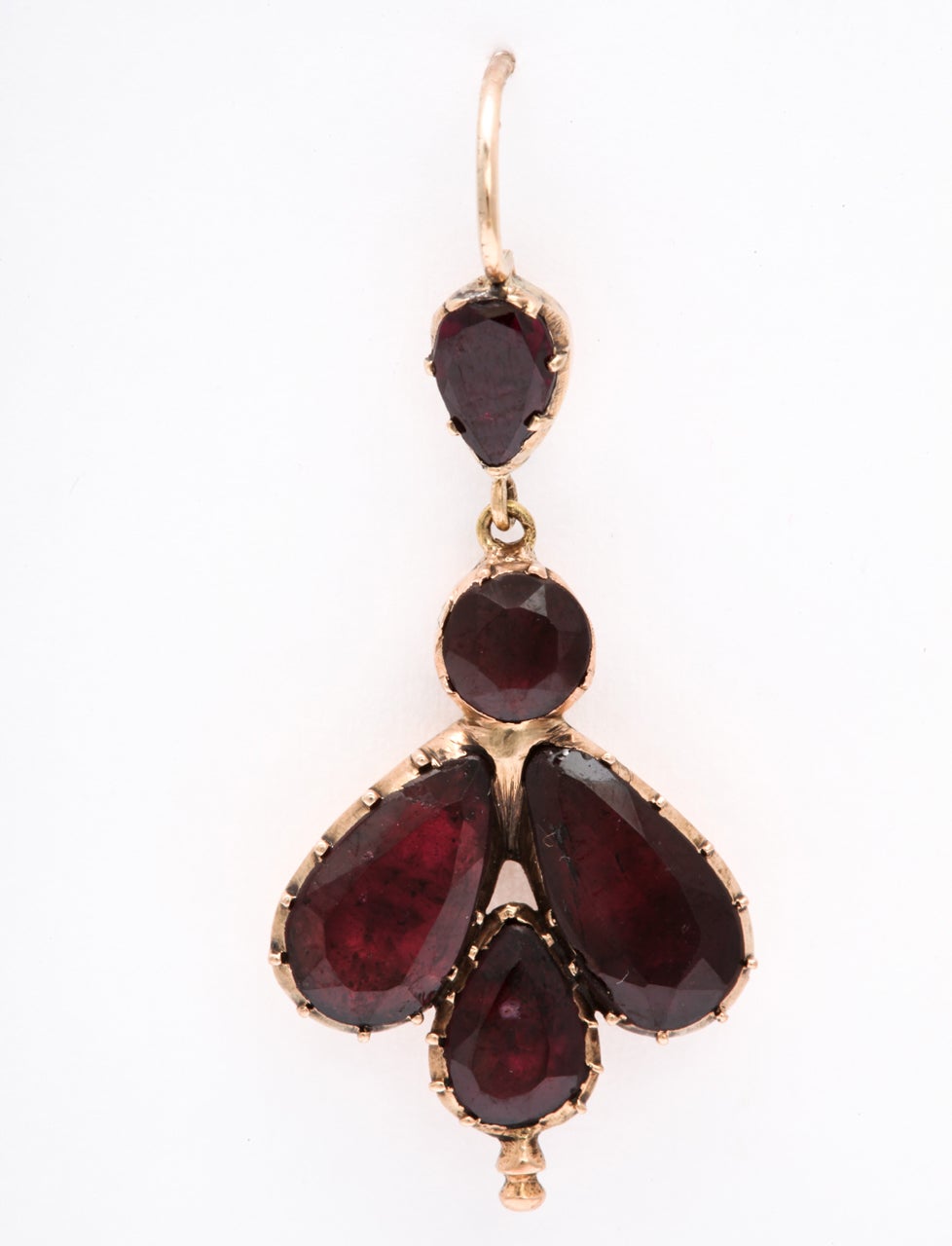Early 19th Century Garnet Fly Earrings In Excellent Condition In Stamford, CT