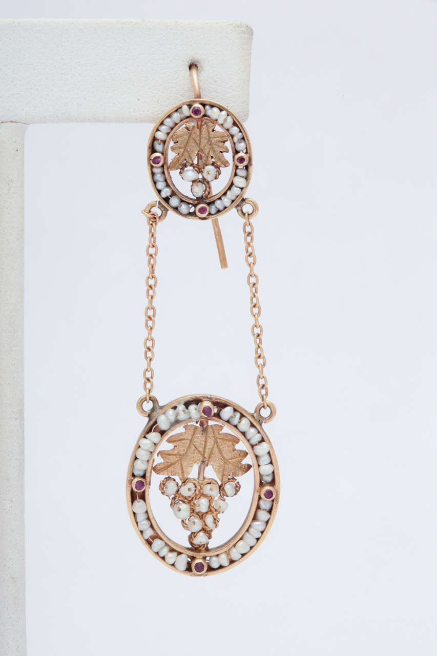 Début de l'époque victorienne Boucles d'oreilles chandelier en or et perles naturelles de style victorien ancien en vente