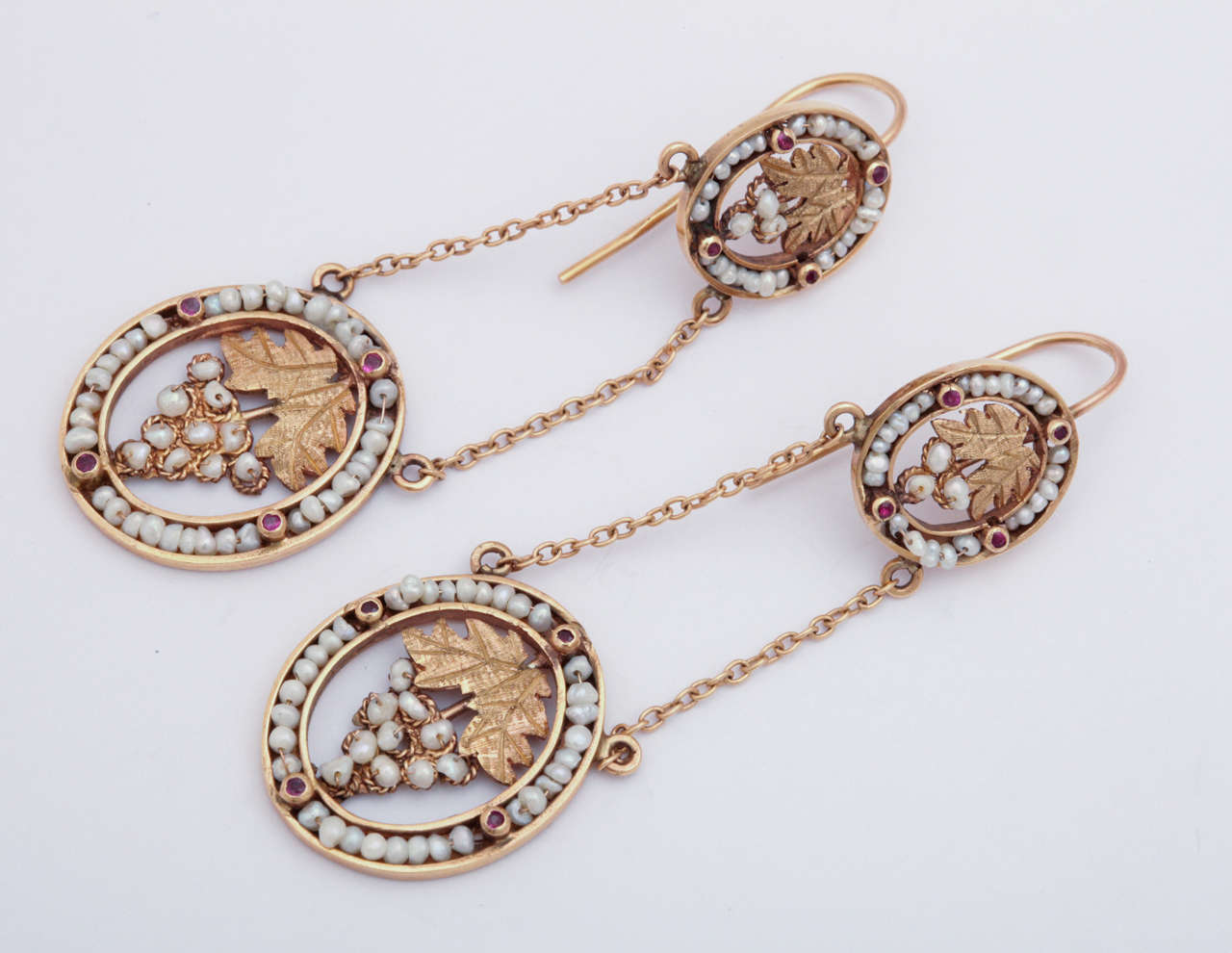 Taille ronde Boucles d'oreilles chandelier en or et perles naturelles de style victorien ancien en vente