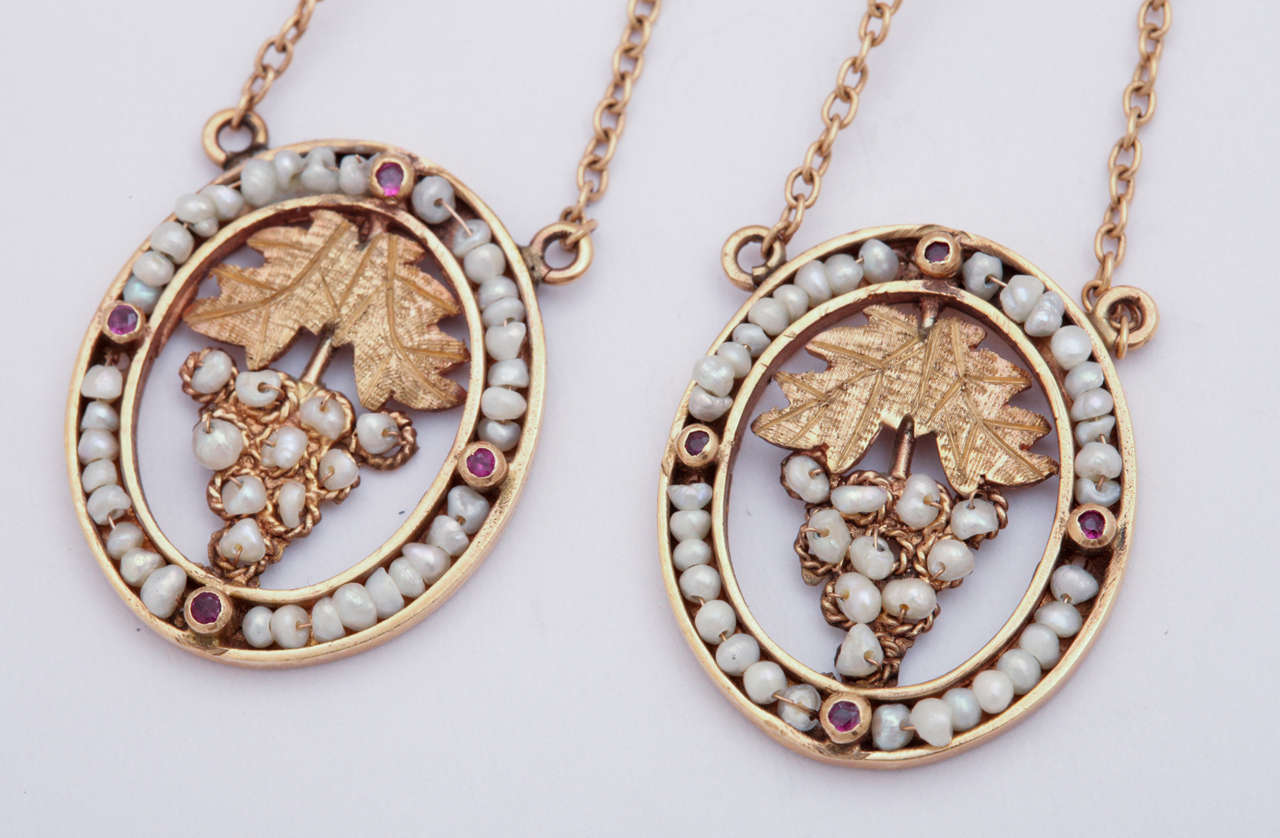 Boucles d'oreilles chandelier en or et perles naturelles de style victorien ancien Excellent état - En vente à Stamford, CT