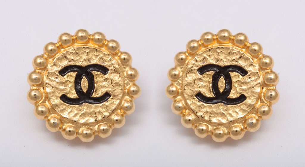 Chanel logo earrings in black and gold.<br />
Stamped Chanel Made in France.