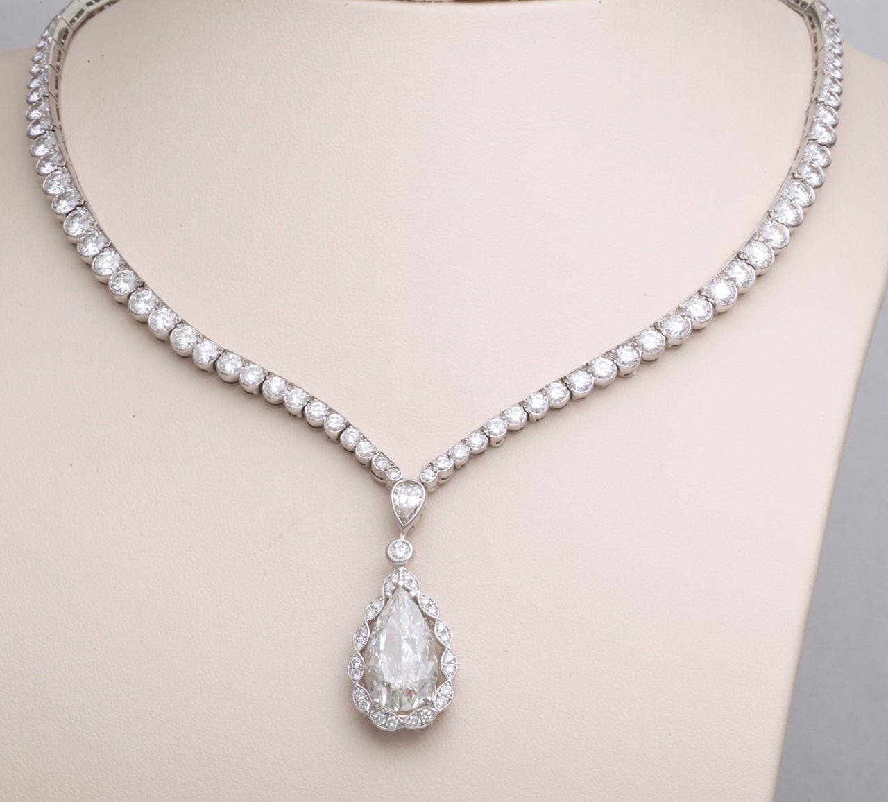 Van Cleef & Arpels Riviere Diamond Platinum Necklace For Sale 1