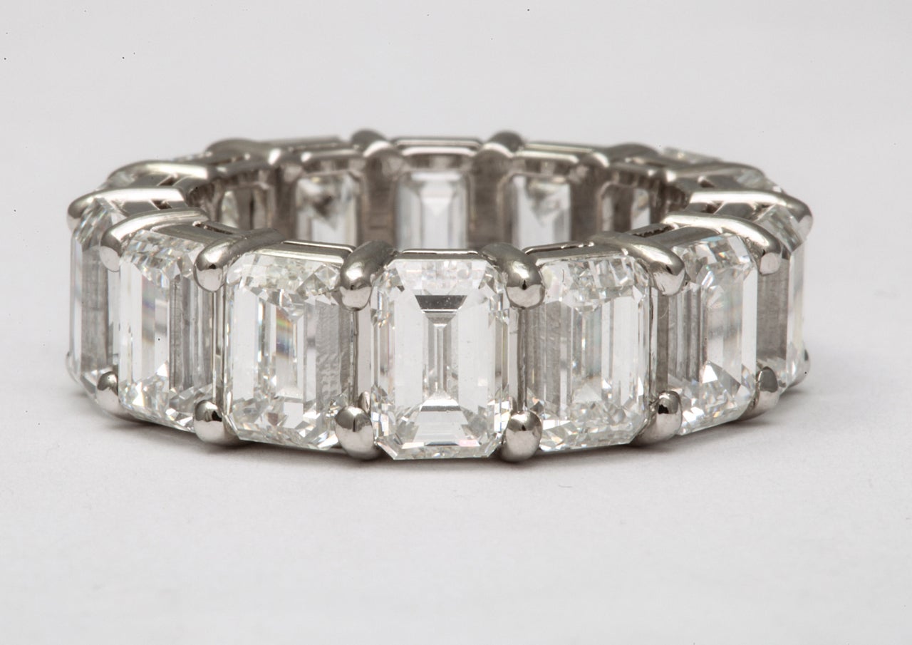 All GIA Certified Emerald Cut Wedding Band, Over 1 Carat Each In Excellent Condition For Sale In New York, NY