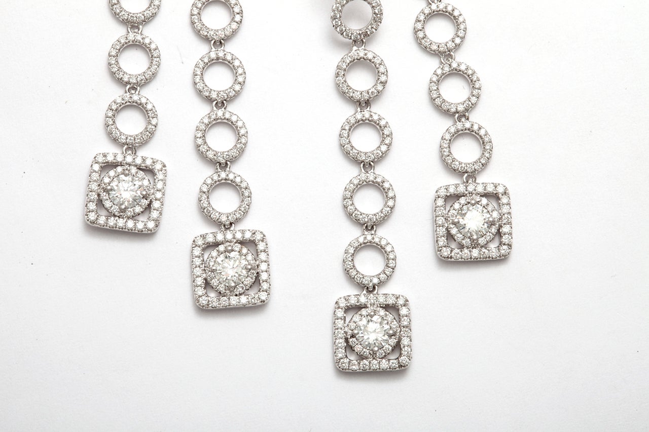 Gorgeous Suite of Diamond Necklace & Earring Tier, 19.11 Carats For Sale 3