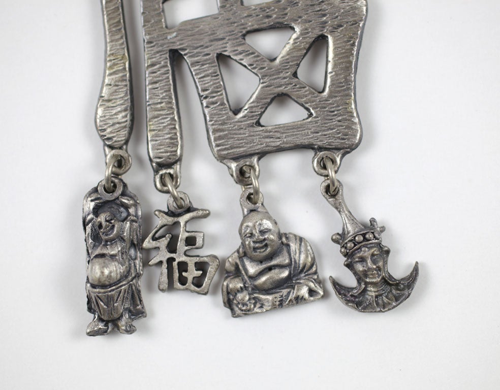 Collier pendentif caractéristique chinois en étain, bijouterie de costume en vente 1