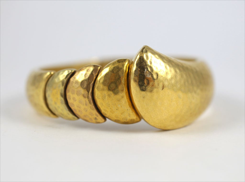 Goldfarbenes Kronleuchter-Armband im Zustand „Hervorragend“ im Angebot in Stamford, CT