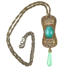 Collier pendentif en filigrane d'or et faux jade, bijou de costume