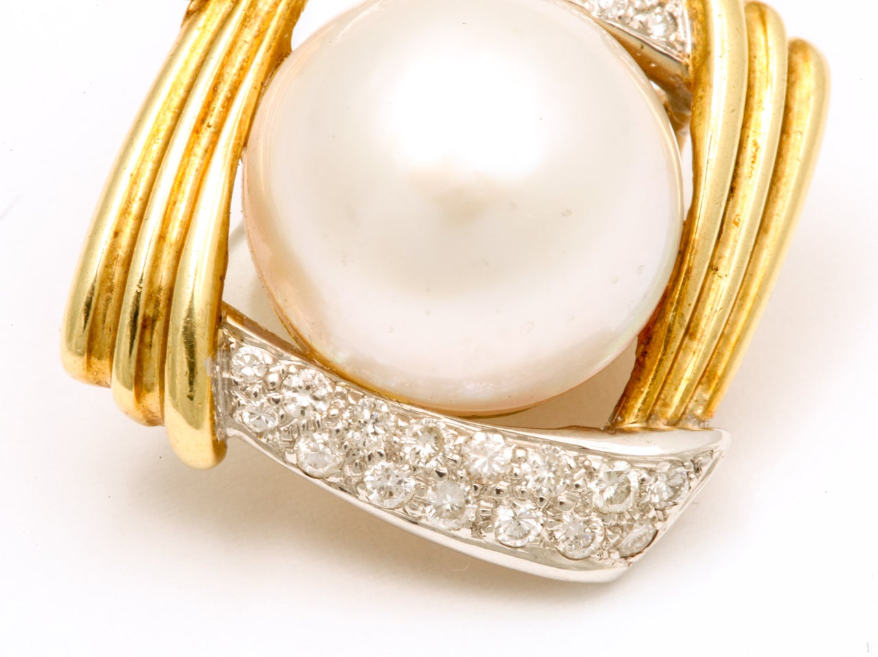 1980's GUCCI Mabe Pearl, Diamond And Gold Earrings 2