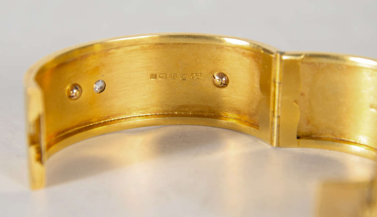 Exquisite Victorian Gold Bangle Bracelet with Engraved and Relief Design 1