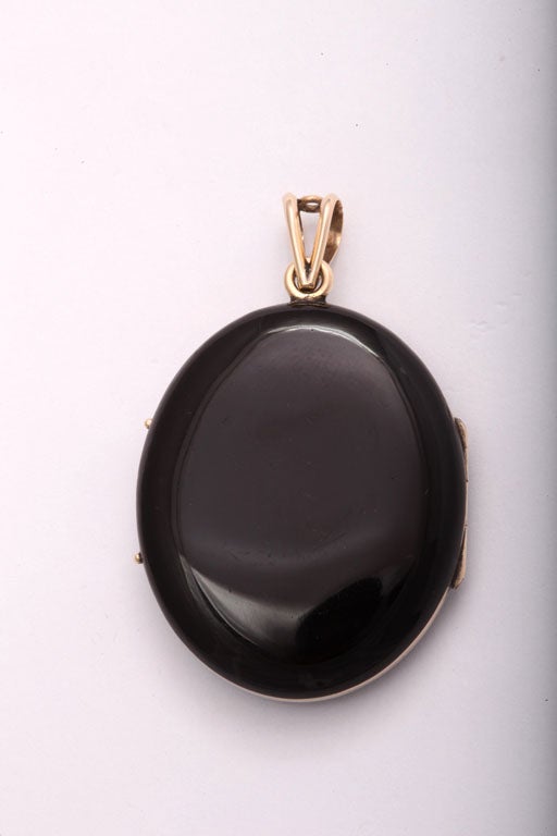 Victorian Black Enamel & Seed Pearl Gold Floral  Locket In Good Condition In Miami Beach, FL
