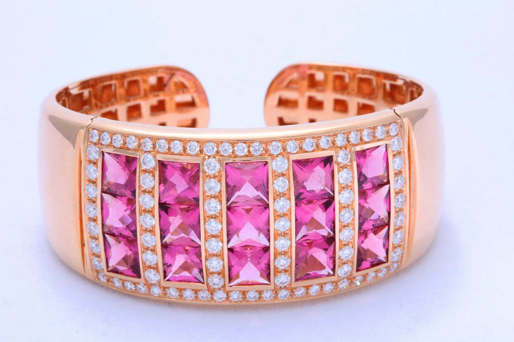 15 top faceted pink tourmalines 23.05 carats<br />
86 colorless vsi round diamonds 4.56 carats<br />
111.1 grams 18k rose gold