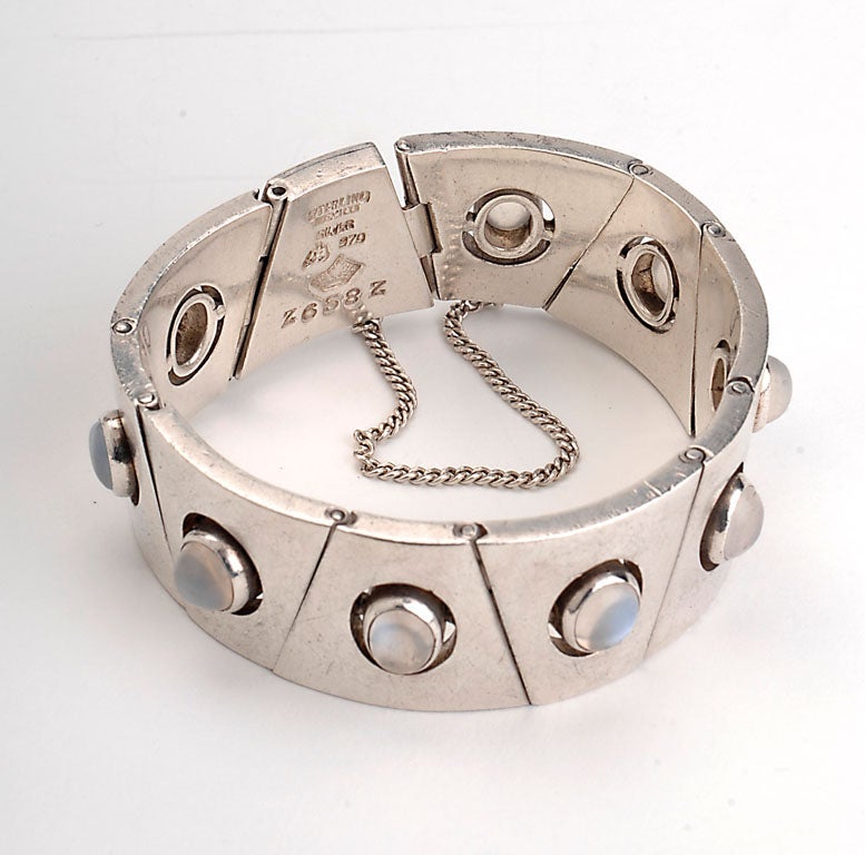 Collier et bracelet élégants en argent et pierre de lune du maître designer Antonio Pineda. Les deux sont en argent 970, une qualité supérieure à l'argent sterling. Le bracelet fait 13/16