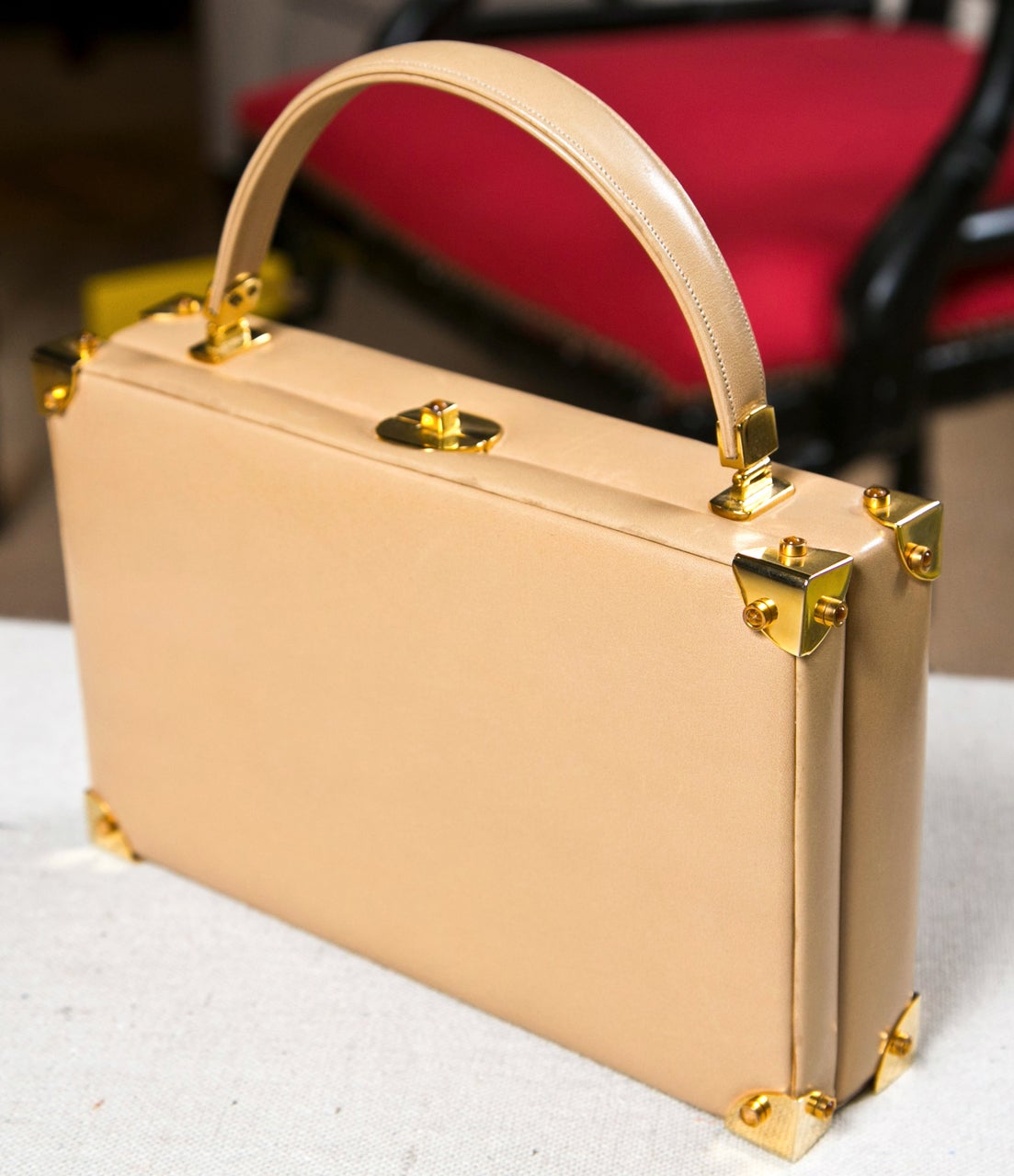 funkyfinders is sharing this sleek purse from the house of judith leiber. classic styling with handsome brass hardware makes this purse ready to wear for all occasions, indeed all year...
designer/maker
 judith leiber
 era
 circa 1970s/1980s