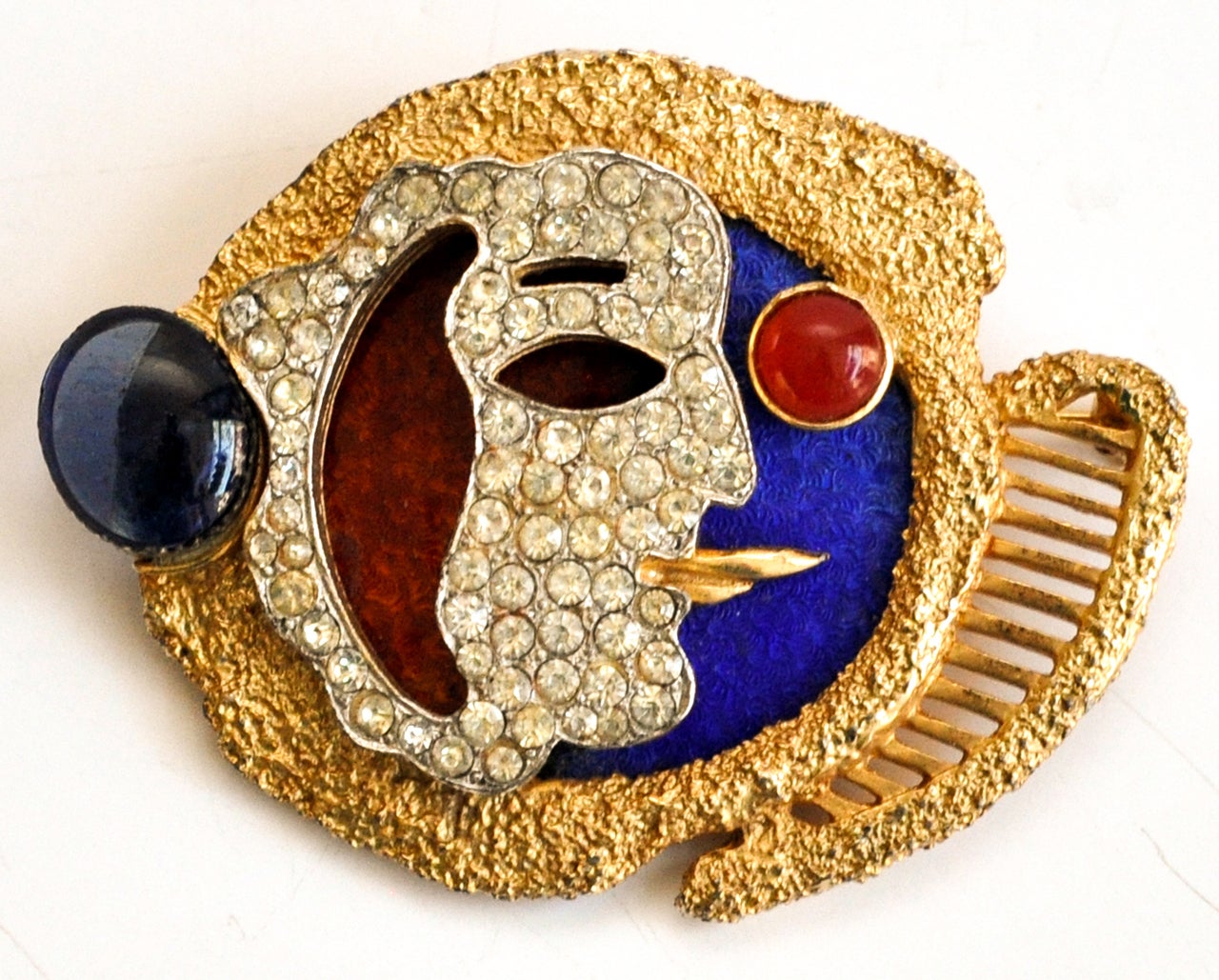 A rare Vendome pin from the sixties designed in the style of George Braque.

Literature:
Costume Jewelry by Harrice Simons Miller (first edition)