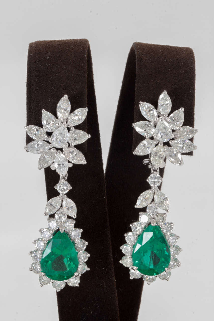 Stunning Diamond and Pear Shaped Emerald drop earrings.

8.90 carats of gem quality emeralds hanging from a beautiful diamond cluster. 

10.16 carats of white diamonds, all set in platinum.