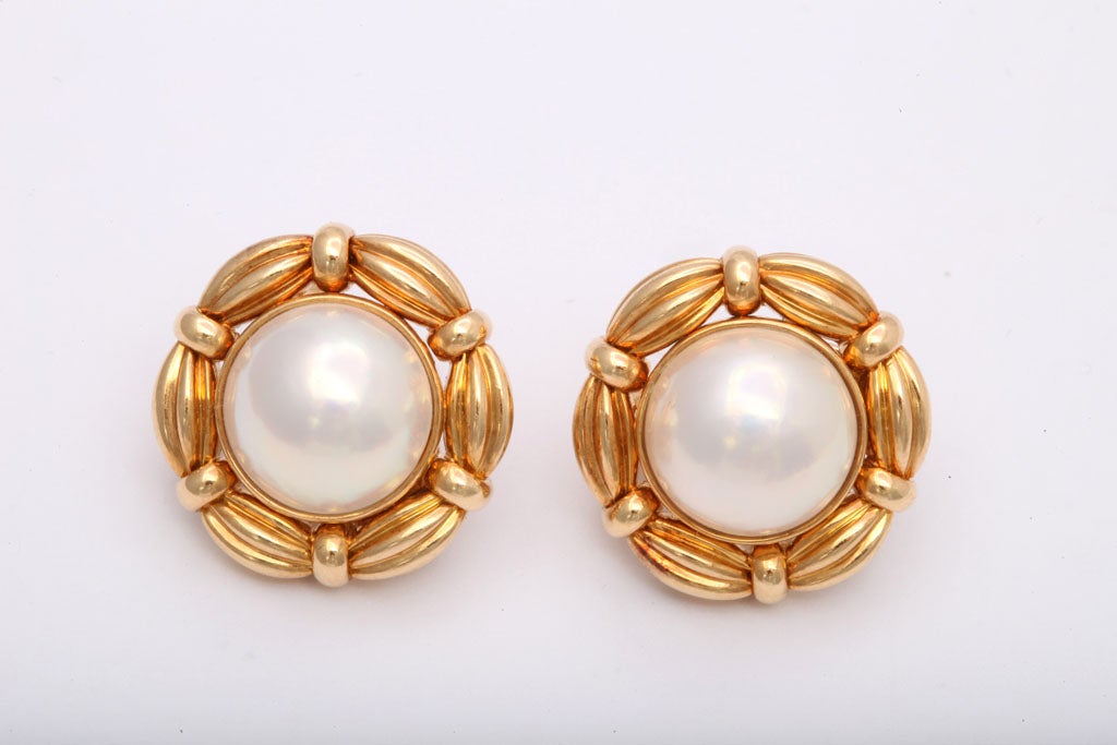 18KT YELLOW GOLD TIFFANY EARRINGS WITH MABE PEARLS AND BAMBOO STYLE RIM AROUND THE PEARL.