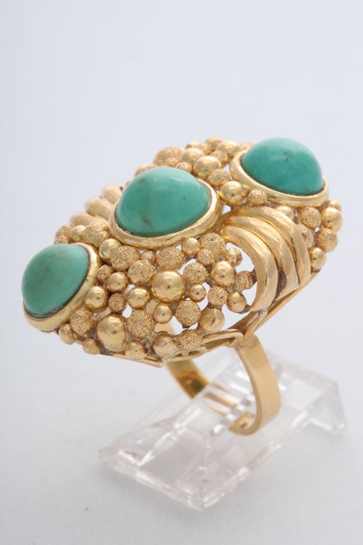 1970s Modern Design Textured Bubbles Turquoise Yellow Gold Ring and Earrings For Sale 1