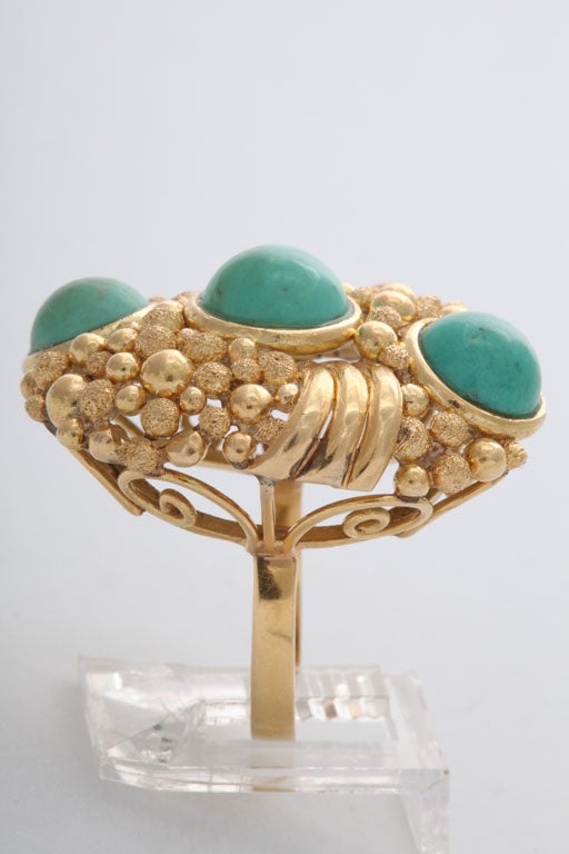1970s Modern Design Textured Bubbles Turquoise Yellow Gold Ring and Earrings For Sale 2