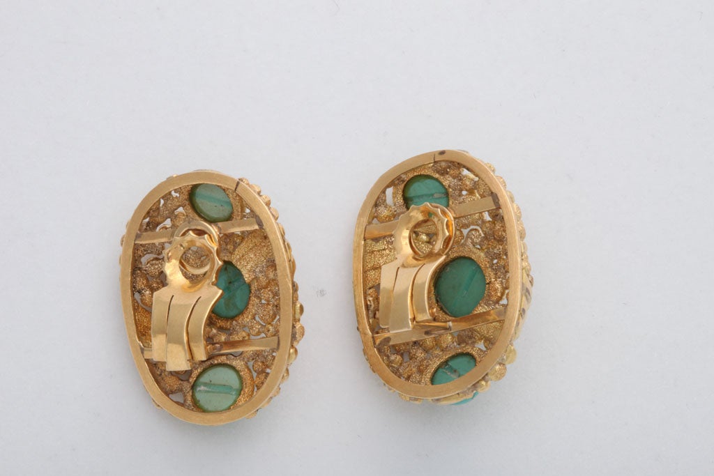 1970s Modern Design Textured Bubbles Turquoise Yellow Gold Ring and Earrings For Sale 4
